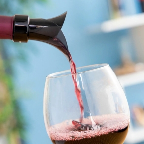 Zamašek za vino z aeratorjem