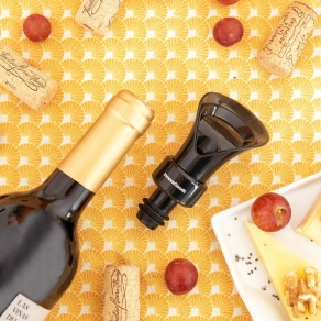 Zamašek za vino z aeratorjem