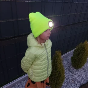 Zimska kapa z LED lučko